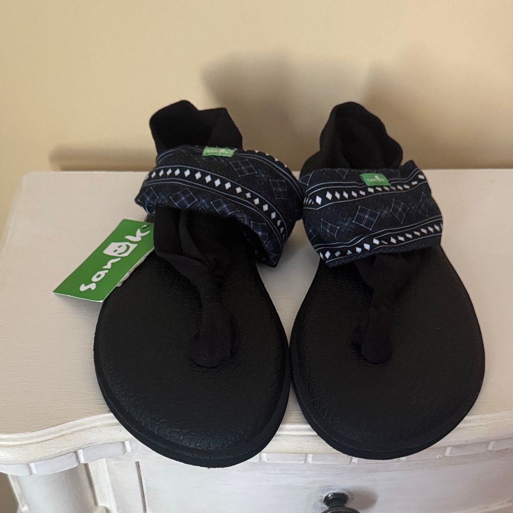 🩴Sanuk Women Navy Blue, Black and White Sandals